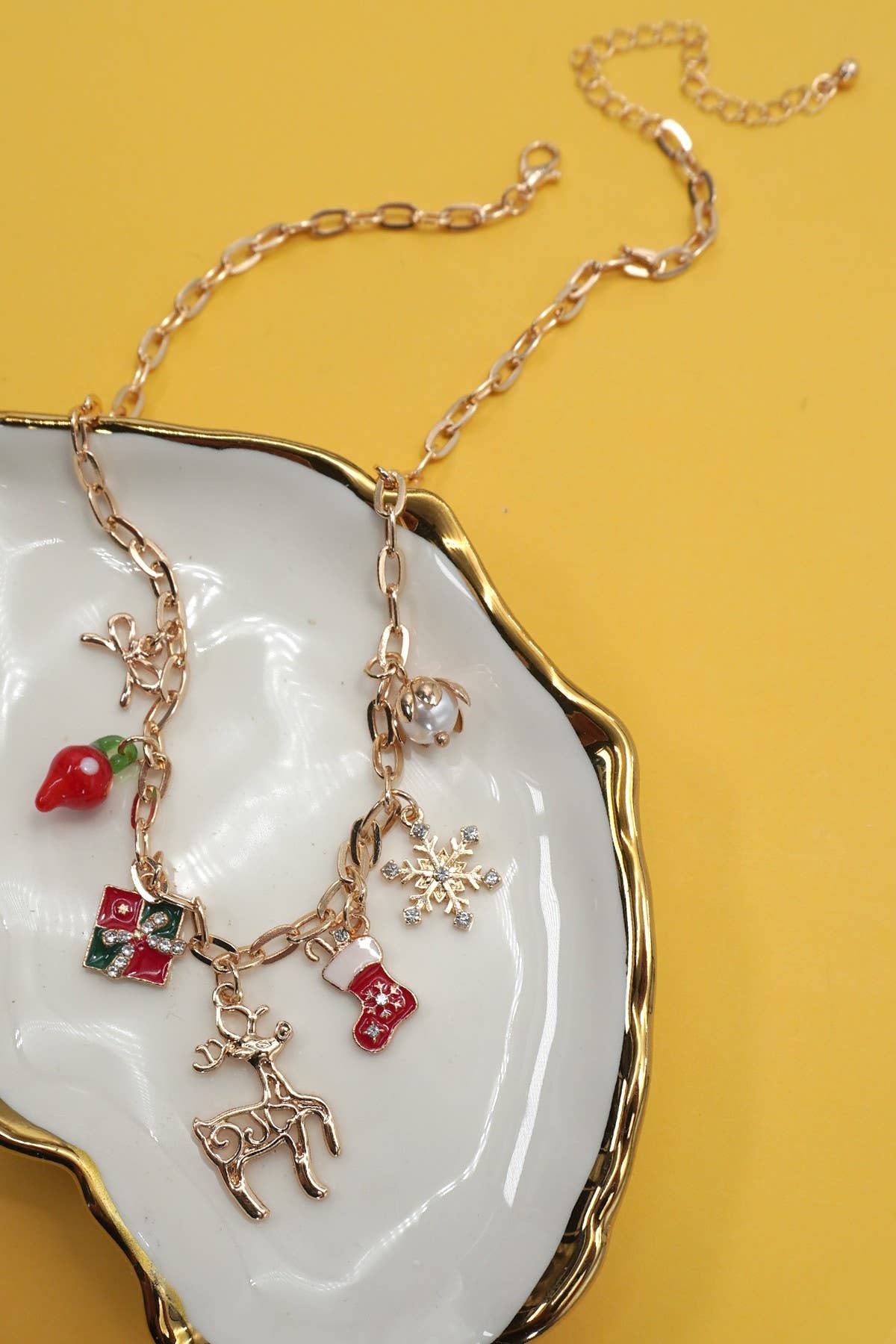 CHARM NECKLACE-RUDOLPH CHRISTMAS GIFT SOCKS BOW