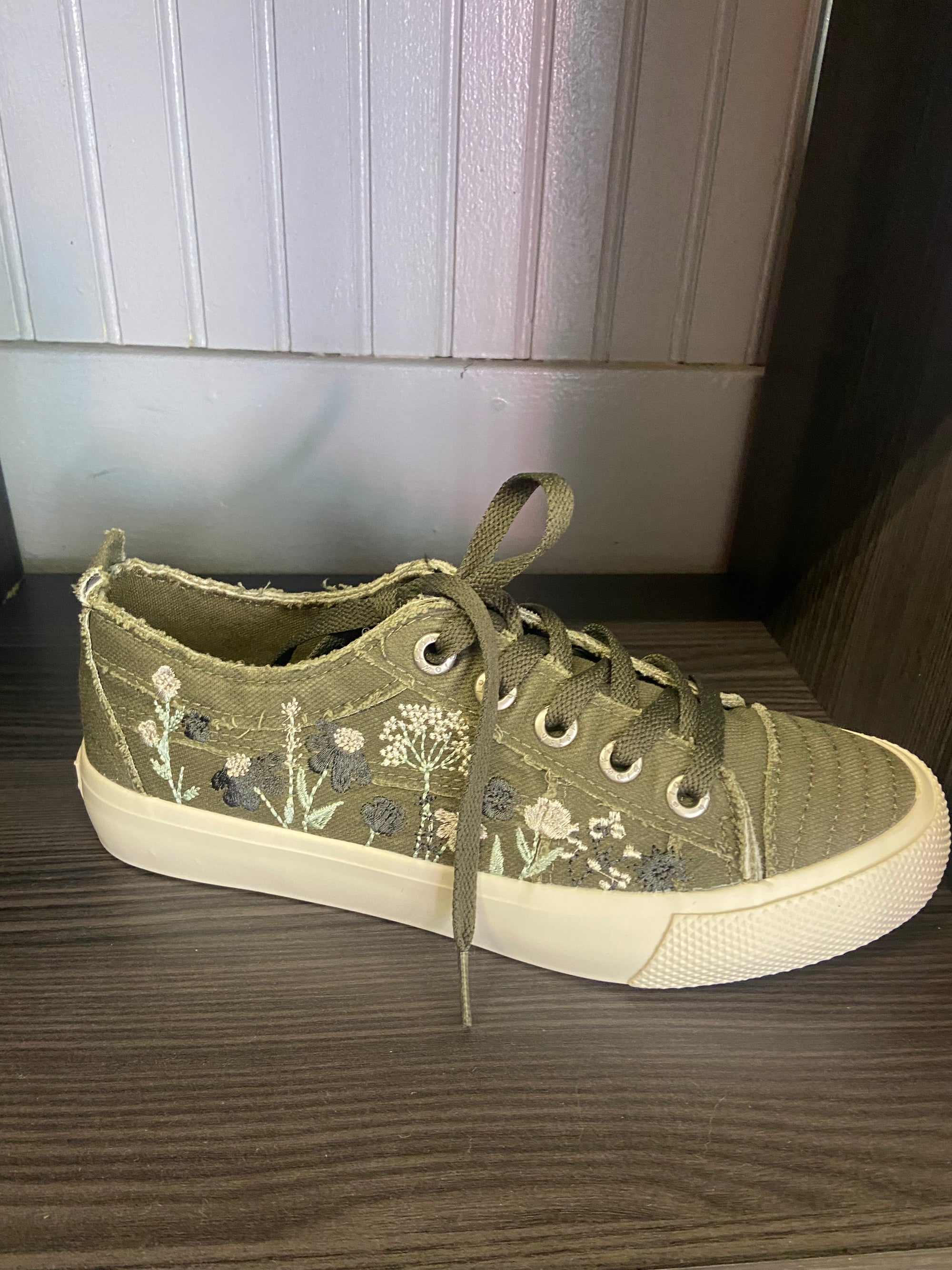 Blowfish Malibu Vivid Lace Up Shoes in Olive