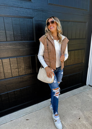 MADDOX REVERSIBLE PUFFER VEST: TAN/IVORY